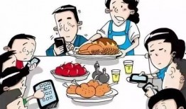 情侣吵架电梯吃瓜群众,吃瓜群众围观成现场焦点