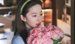 刘亦菲吃瓜吃红豆视频,刘亦菲甜蜜演绎“吃瓜红豆”美食瞬间