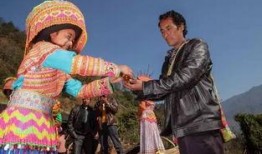 傈僳族小伙吃瓜,傈僳族小伙的夏日吃瓜日记