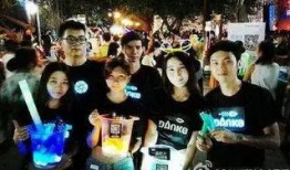 酒吧贴身吃瓜事件,一场意外的社交风波揭秘