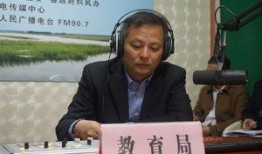 沛县吴彪吃瓜,沛县街头一幕引发网友热议