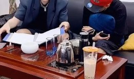 被同事强制吃瓜,职场中的尴尬与反思